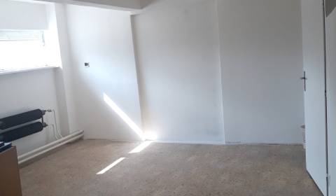 Sklady/kancelárie v uzavretom stráženom areáli na Trnavskej ceste