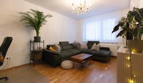 Klimatizovaný 2i byt s parkovaním, Vrakuňa