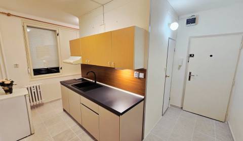 NA PREDAJ 1 izbový byt Teplická / Piešťany