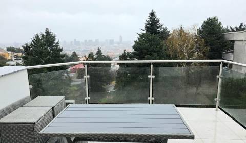 Prenájom 4 izbového bytu s krásnym výhľadom na mesto.