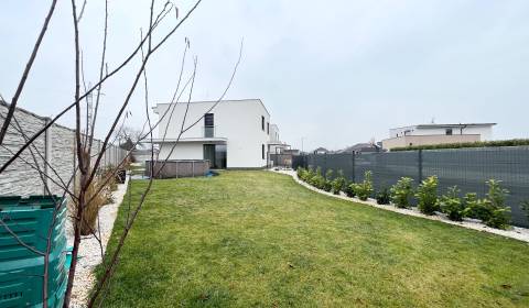 NA PREDAJ! Moderný 5i rodinný dom + garáž, 533 m2 Trenčianska Turná