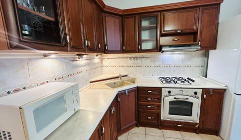 Prenajom 3 izb. bytu na Vajanskeho v NZ