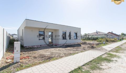 NA PREDAJ NOVOSTAVBA moderný 4-izbový rodinný dom v Malých Levároch