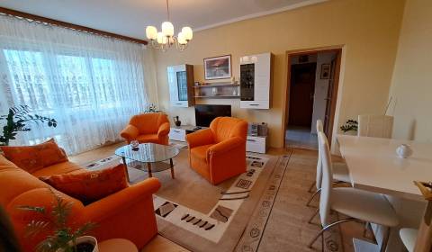 Pekný, priestranný 2 izbový byt na Jadrovej ul.