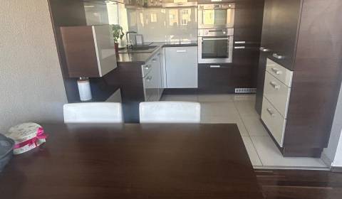 Krásny 3 izbový klimatizovaný byt na prenájom Šenkvice 760,- Eur