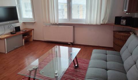 Prenájom:1-izb. byt 30 m2 Vrútky + park. miesto 