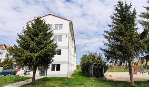 Na predaj 2 izb. byt s balkónom blízko centra, Chorvátsky Grob