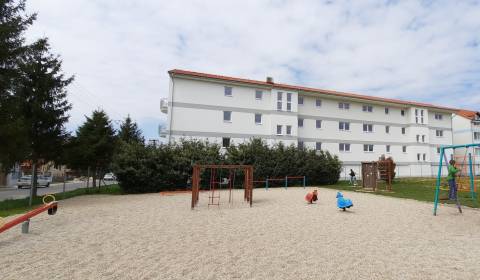 Na predaj 3 izb. byt s balkónom blízko centra, Chorvátsky Grob