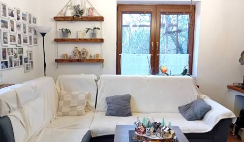 Rodinný dom, Vršatské Podhradie, okres Ilava