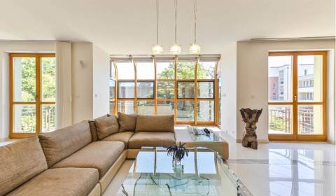 Staré Mesto | 5i byt 175 m² + 4 balkóny + možnosť 2× parking