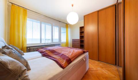 NA PREDAJ 3-izbový byt v centre, jedinečný výhľad na mesto, Nitra