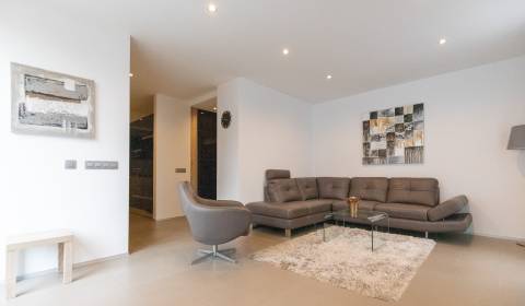 Exkluzívny 2i byt s terasou a parkovaním, Kramáre