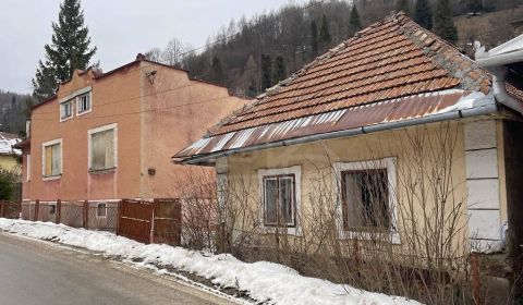 Dva domčeky na jednom pozemku v obci Úhorná