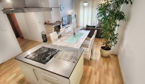 Váš rodinný apartmán na Donovaloch: Luxus a zážitky priamo pod oknami
