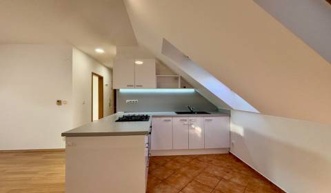 ŠTÝLOVÝ 2i BYT, BIELY KOSTOL VHODNÝ  AJ AKO INVESTIČNÁ PRÍLEŽITOSŤ !!