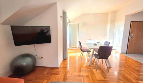 Chorvátsko, Makarska - zariadený apartmán s výhľadom na more