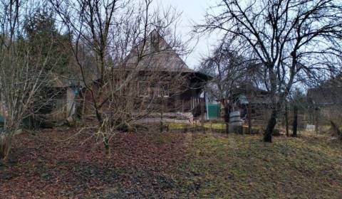 Drevenica pod lesom na lazoch v časti Dolnej Marikovej - Kátlina na pr