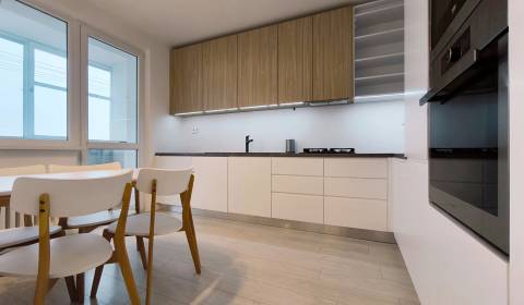 | moderný 3i byt | loggia | Kolískova | REZERVOVANÝ