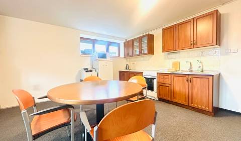 PRENÁJOM- KANCELÁRSKÝ PRIESTOR -120m2- KOMÁROVSKÁ