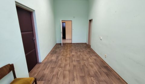 Na prenájom kancelársky priestor - Nové Zámky