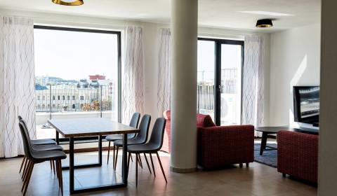 PRENÁJOM 3 izbový luxusný byt  v centre Nitry s veľkou terasou