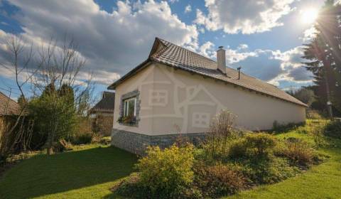 Kamenná chalupa s dušou v lone prírody Veľkého Lomu