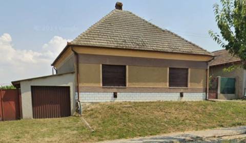 Na predaj rodinný dom s pozemkom - Dvory nad Žitavou