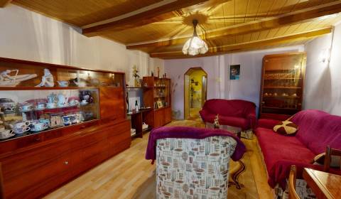 Útulný rodinný dom v Hronskom Beňadiku s veľkým pozemkom