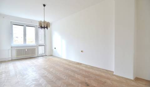 SEČOVSKÁ, 2-i tehlový byt, 56 m2, orientácia V a Z - OBKLOPENÝ ZELEŇOU