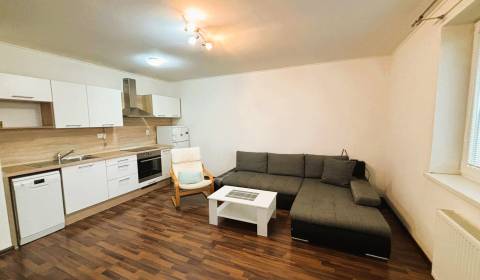 Prenájom 2 izbový byt – 52 m², lokalita – Malá Paka.