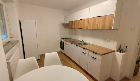 Na prenájom 2-izbový byt  Nové Zámky