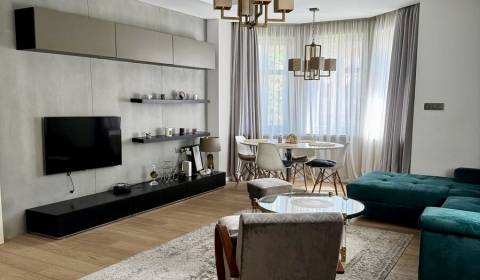 Prenájom veľkého luxusného 2izb bytu pri Bratislavskom hrade