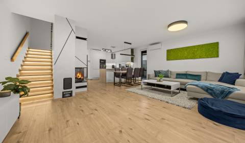 ROVINKA-Prenájom modernej, zariadenej novostavby 4 izbového rod.domu