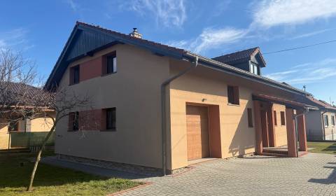 Nitra-Topoľčany - nadherný RD v obci Hrušovany