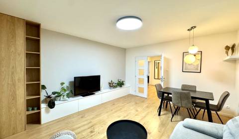 Na prenájom naozaj pekný, full zariadený 3i byt v Ružinove 