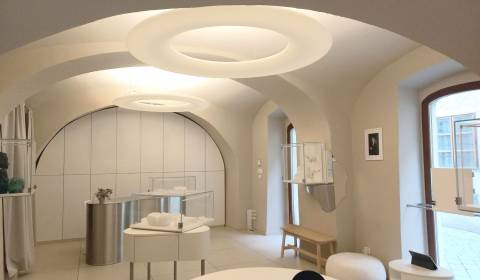 Na predaj obchodný priestor, 77,6 m2, Staré Mesto - pešia zóna.