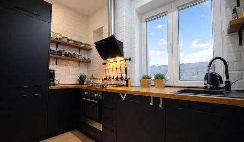 PRIESTRANNÝ 3-IZB. BYT S BALKÓNOM, KLIMATIZÁCIA, STARÉ MESTO - PRAŽSKÁ