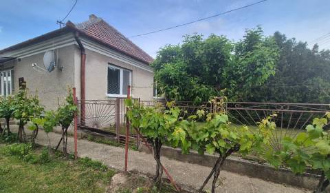 SN35-Na predaj čiastočne zrekonštruovaný rodinný dom v obci Modrany