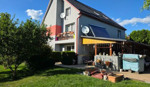 Na predaj dvojpodlažný rodinný dom Slanské Nové Mesto