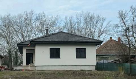 PREDAJ :  4 IZBOVÝ RODINNÝ DOM S GARÁŽOU,OBEC BODZA