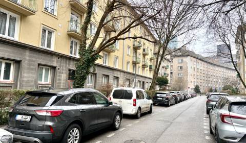 Na prenájom 2 izbový byt, Bratislava, Staré Mesto, Björnsonova ulica