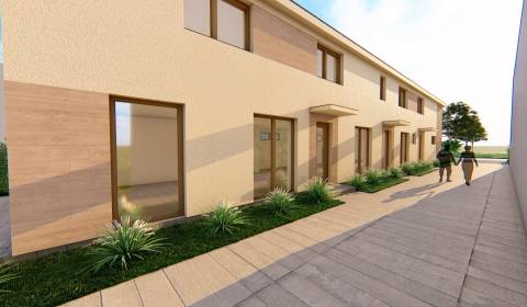 PREDPREDAJ – 3-izbový tehlový mezonet s pozemkom | Topoľčianky