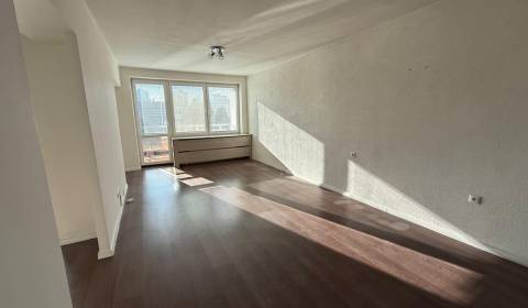 Na predaj veľký 3-izbový byt časť IBV v Žiari nad Hronom