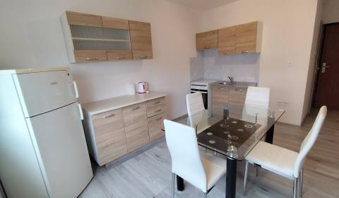 Na prenájom 1-izbový byt - Nové Zámky