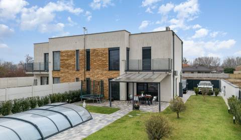 4 izbový rodinný dom s nadštandardnou výbavou – Dunajský Klátov