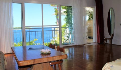 NA PREDAJ nádherný apartmánový dom priamo  pri mori, Primošten