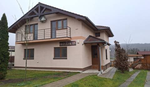 Priestranný dom na predaj, Podhájska, pozemok 1126 m2