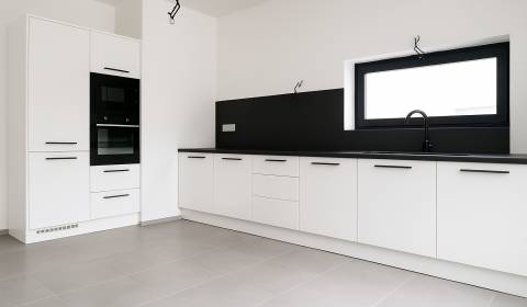 Moderný 4-izbový dom v tichej lokalite Šale – bez rezervačnej zálohy 