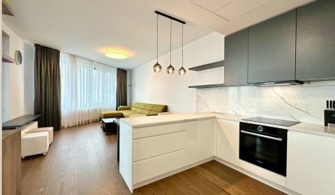 – PRENAJOM – 3 IZBOVÝ BYT – SKY PARK – STARE MESTO