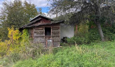 Hlohovec – Záhradná chatka so záhradou